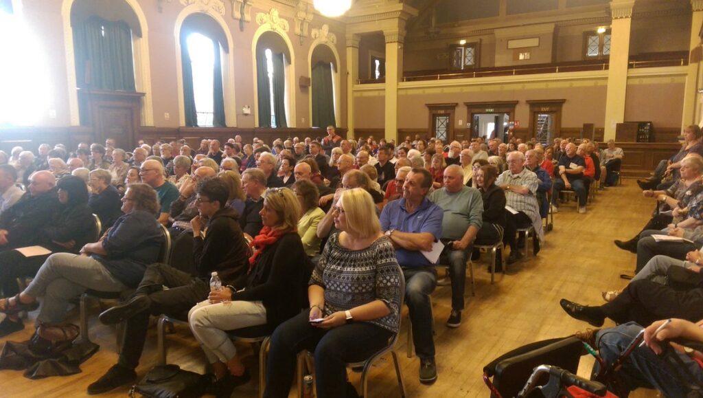 Almost 400 people crowded Wallasey civic hall at a meeting to discuss the local Labour party's suspension [Image: Liam Murphy on Twitter].