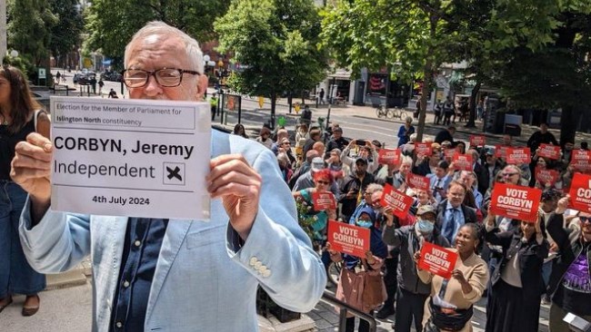 Jeremy Corbyn has handed in his nomination papers